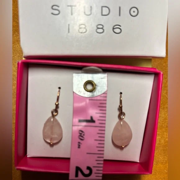 Avon earrings, 12 pairs; 4 Avon bracelets; 6 pairs of Kohl’s earrings. All NEW! - Picture 14 of 16